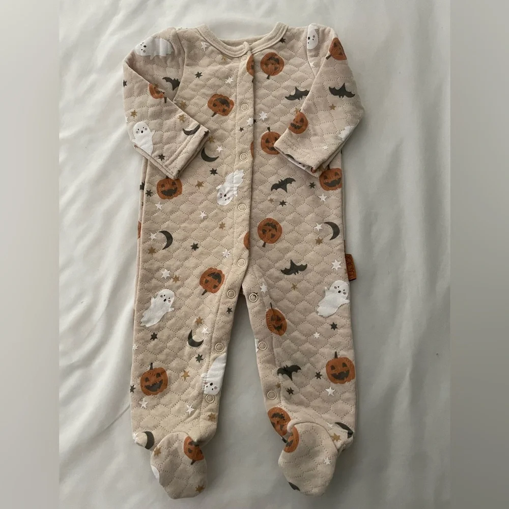 Lila And Jack Halloween One Piece Snap Button Footed Sleeper Size 0-3m in cream